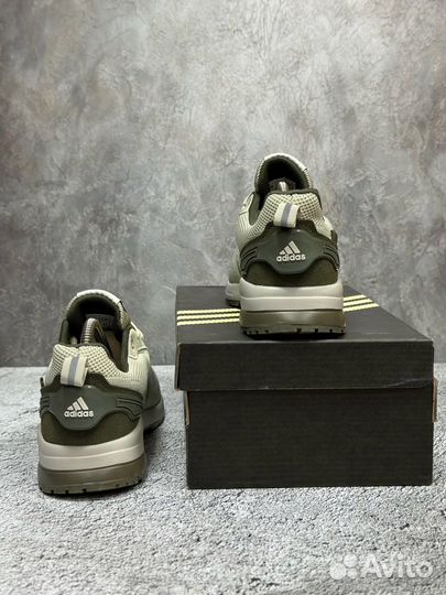 Кроссовки adidas