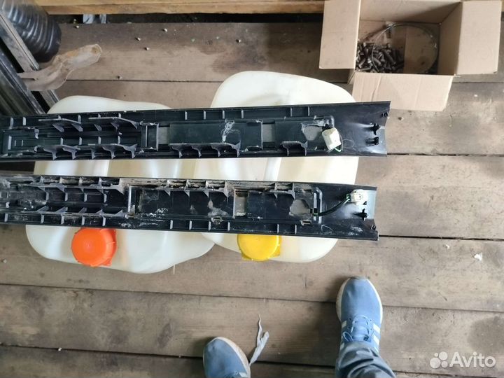 Пластиковые пороги Тойота Ленд Крузер 200