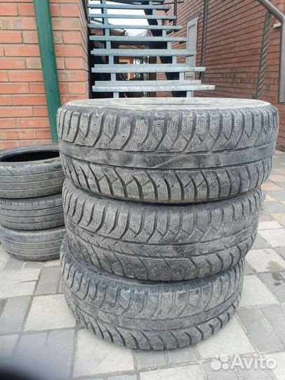 Bridgestone Blizzak Spike-02 SUV 265/65 R17
