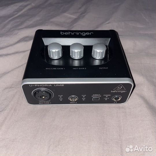 Behringer um2
