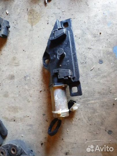 Замок багажника Bmw 7-Series E65 N62B44A 2003