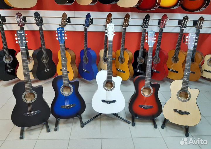 Гитары и Укулеле в ассортименте