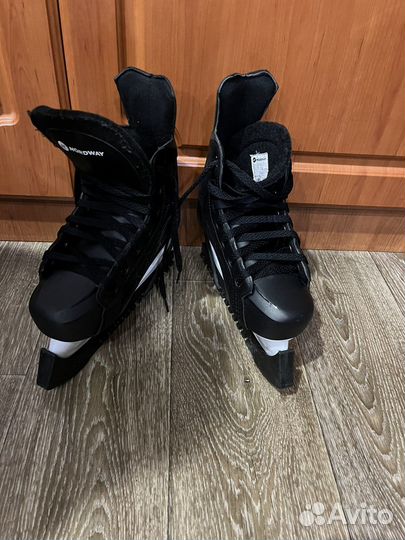 Коньки хоккейные