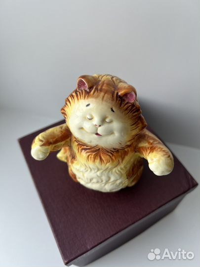 Фигурка фарфоровая котик в нирване