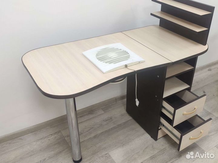 Стол маникюрный с вытяжкой