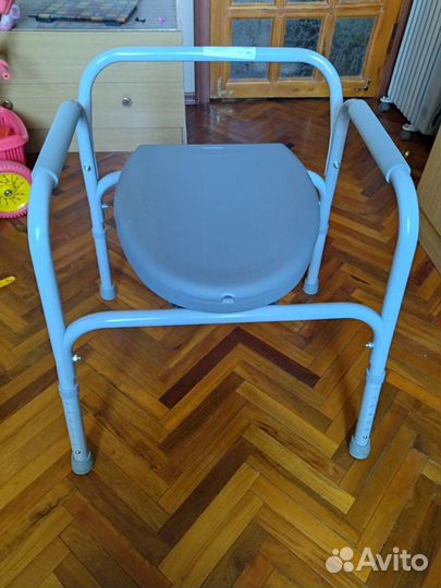 Кресло-стул туалетный с санитарным оснащением