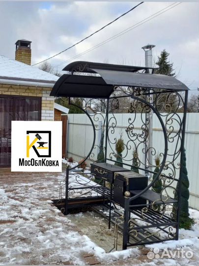 Кованый мангал с крышей