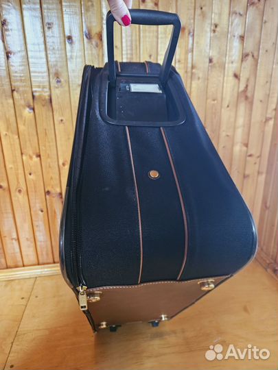 Чемоданы на колесах samsonite