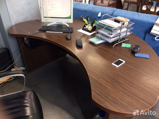 Компьютерный стол, шкафы и тумбочка