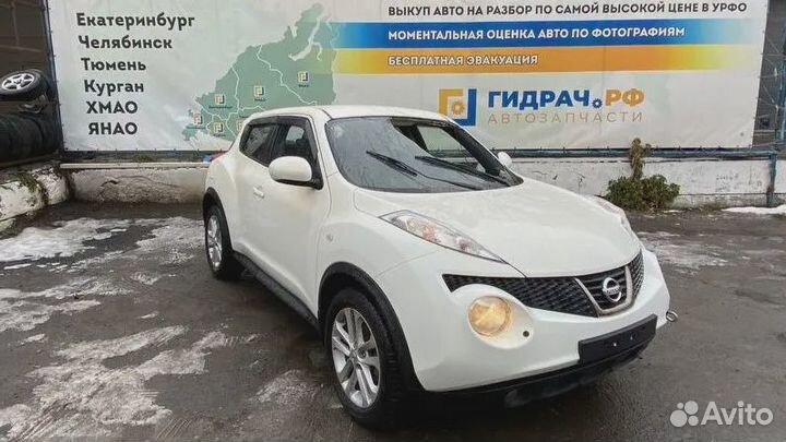 Обшивка багажника левая Nissan Juke (YF15) 84951-1