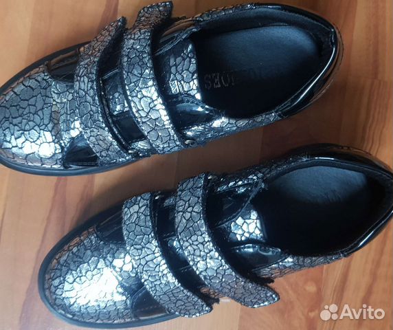 Кроссовки женские новые