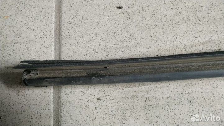 Уплотнитель стекла двери передний правый Hyundai