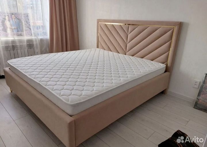 Дизайнерская кровать