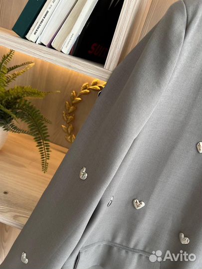 Трендовый женский пиджак (мода 2025)