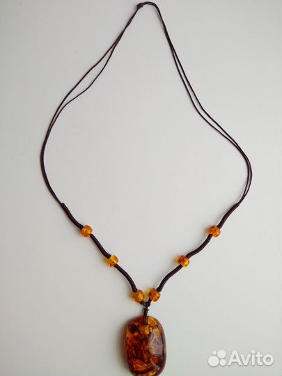 Кулон из янтаря на шнуре времён СССР