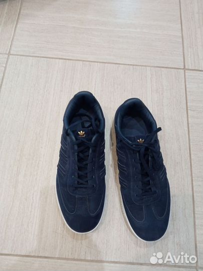 Кроссовки новые 40