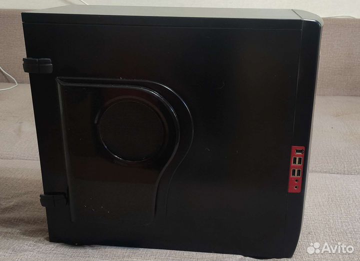 Компьютер с монитром