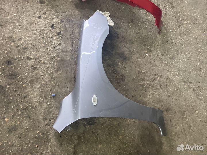 Переднее крыло правое и левое мазда 3 BK хэтч