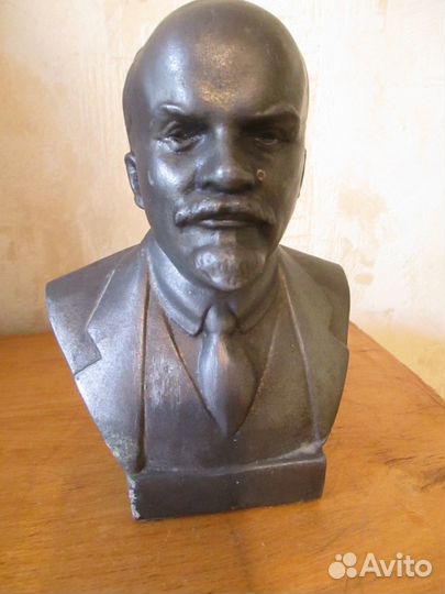 Бюсты вожди Ленин и Сталин