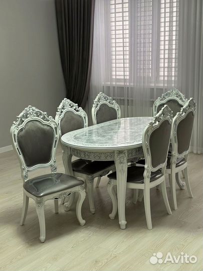 Стол и стулья для кухни. В наличии