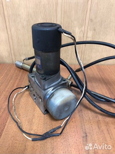 Насос привода багажника Mercedes-Benz S-Class W220