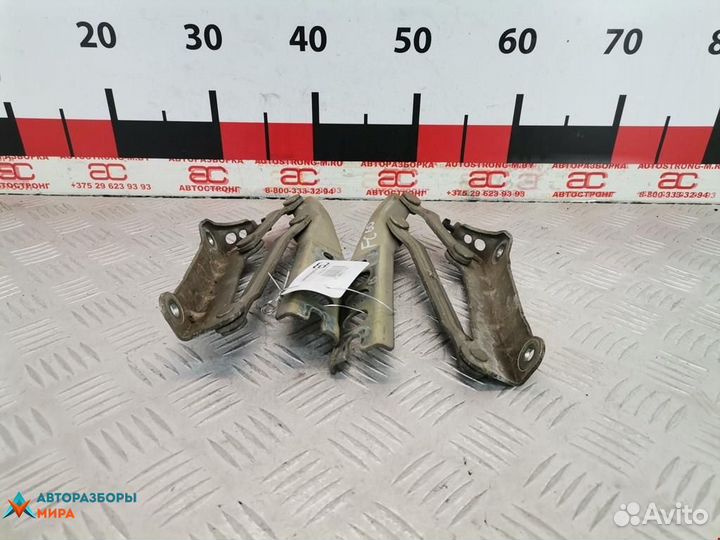 Петля капота Skoda Roomster 2008 5J0823301