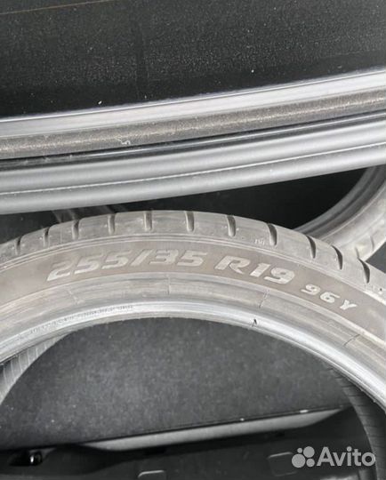 Pirelli P Zero 255/35 R19 96Y