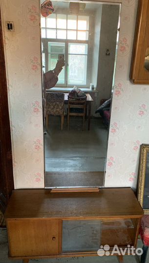 Трюмо с зеркалом старинное