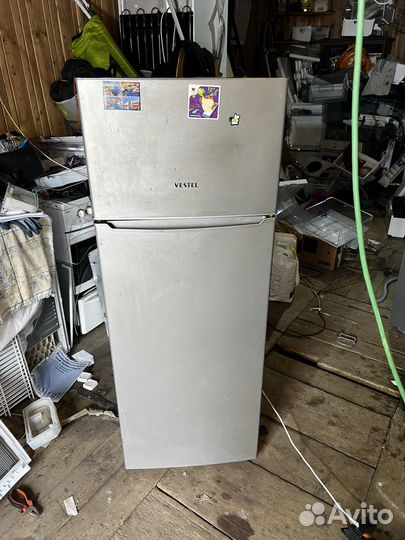 Холодильник Vestel