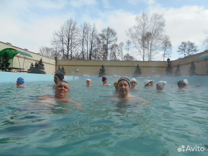 Доставка в теплый бассейн под открытым небом