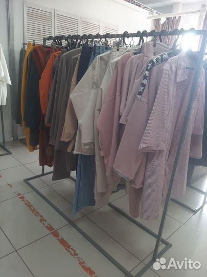 Вешалка для одежды напольная металлическая