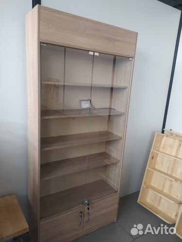 Стеллаж со стеклом