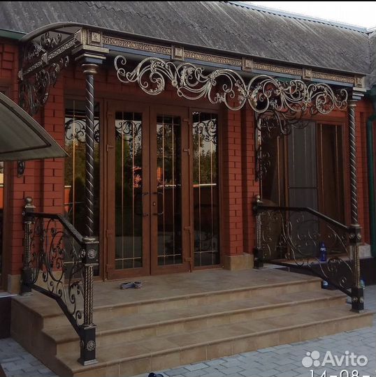 Кованый козырек