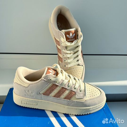 Кроссовки Adidas женские