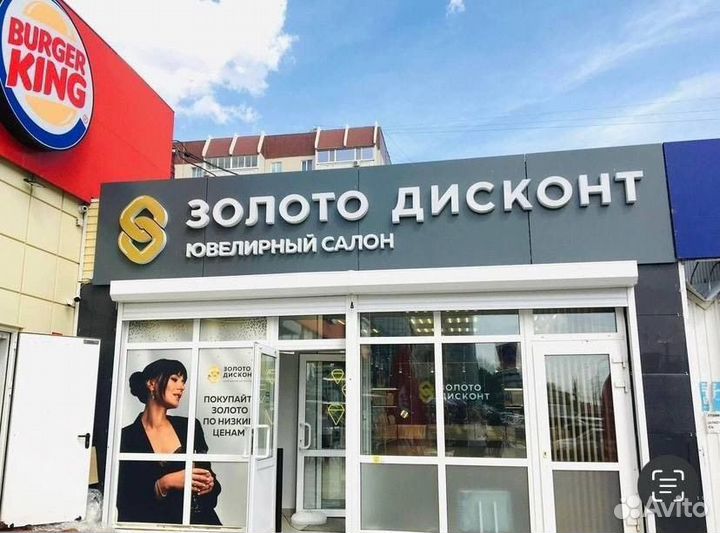 Золотая подвеска с бриллиантами и топаз