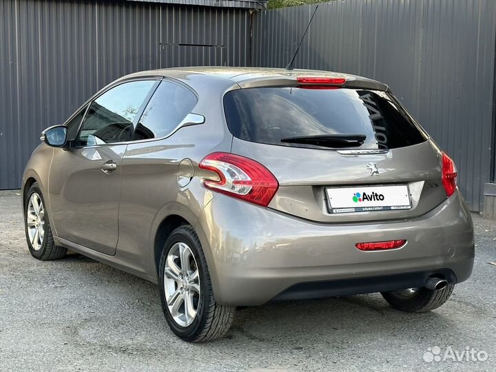 Peugeot 208 1.6 AT, 2013, 102 276 км