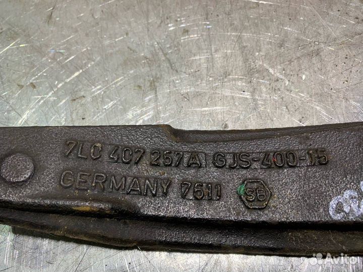 Кулак передний левый Volkswagen Touareg 2005