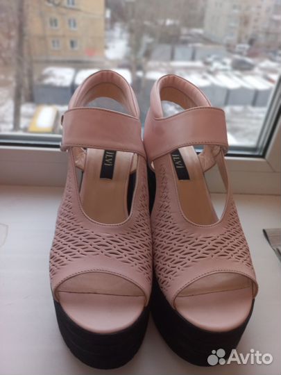 Босоножки новые