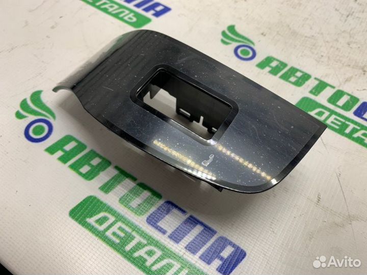 Накладка кнопок стеклоподъемника передняя правая