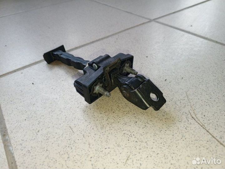 Ограничитель двери передний правый Renault Kaptur