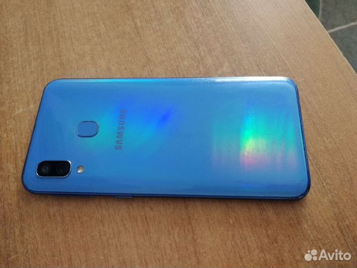 Телефон Samsung A40