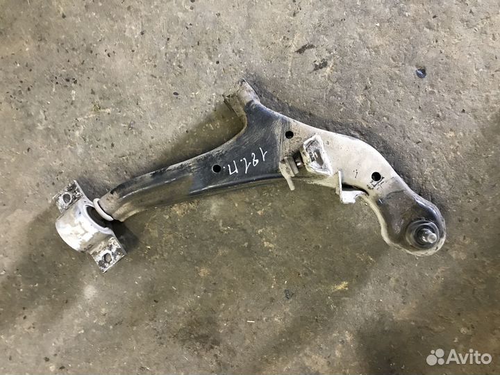 Рычаг передний правый Nissan Maxima A33