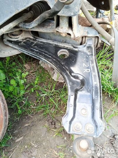 Рычаг нижний правый Chevrolet Lacetti
