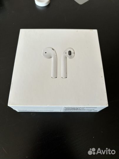 Продам AirPods 2(оригинал) с беспроводной зарядкой