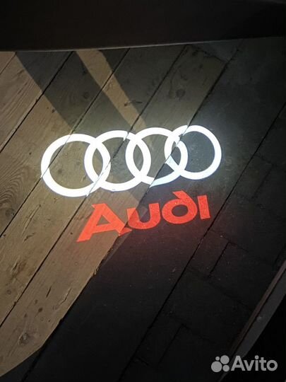 Проекция в дверь audi