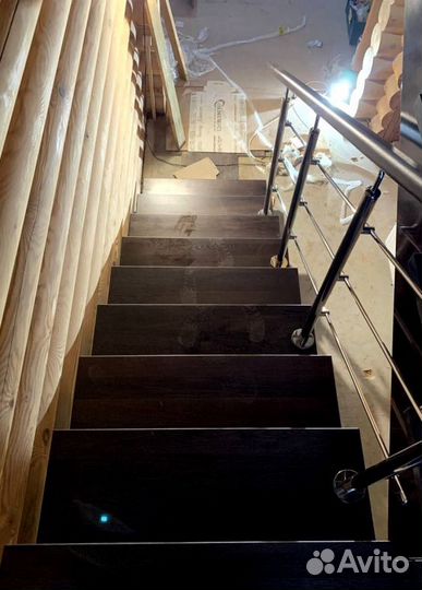 Лестница на металлокаркасе открытого типа