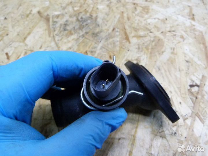 Крышка термостата VW Passat B6 2005-2010 (03G12112