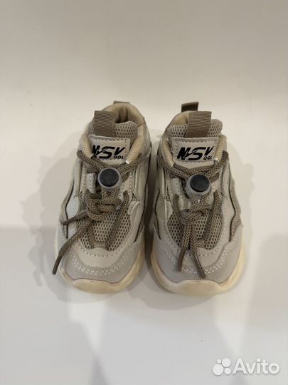 Кроссовки 25