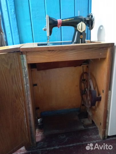 Швейная машина