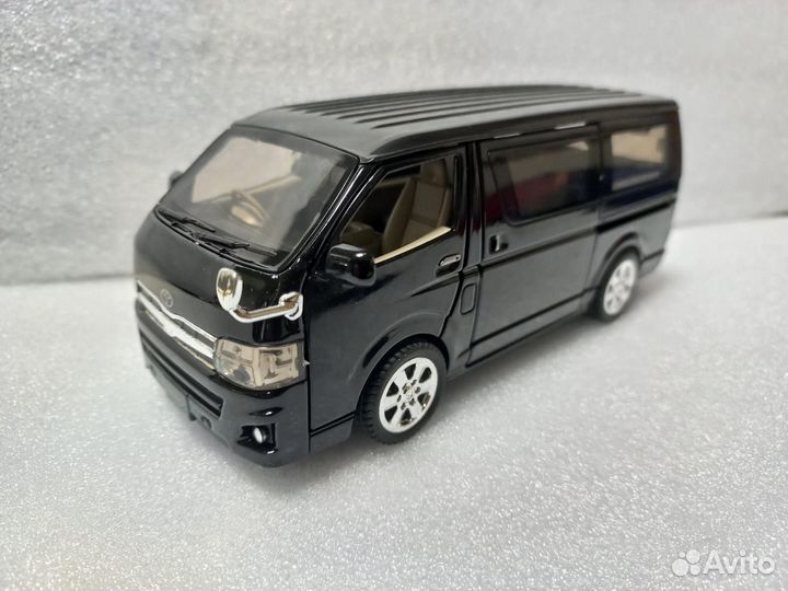 Моделька Toyota Corolla 1:32